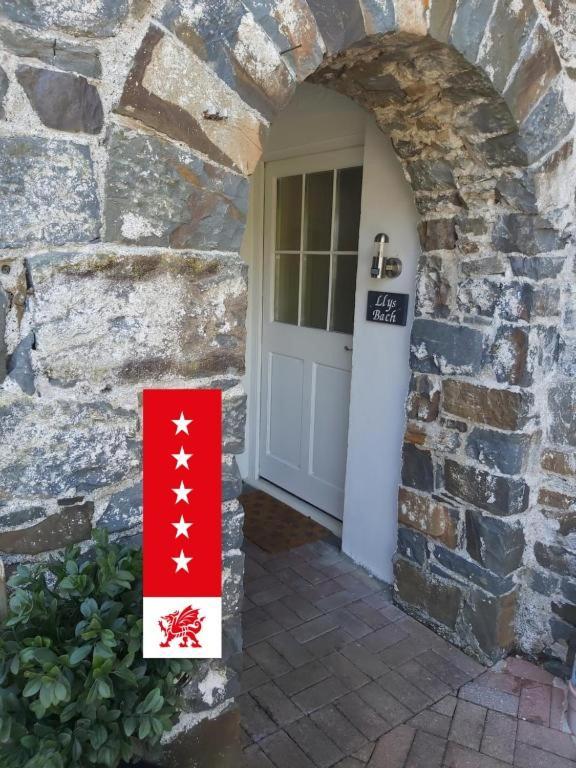 Llys Bach Apartment At Llys Aeron Aberaeron Exterior photo